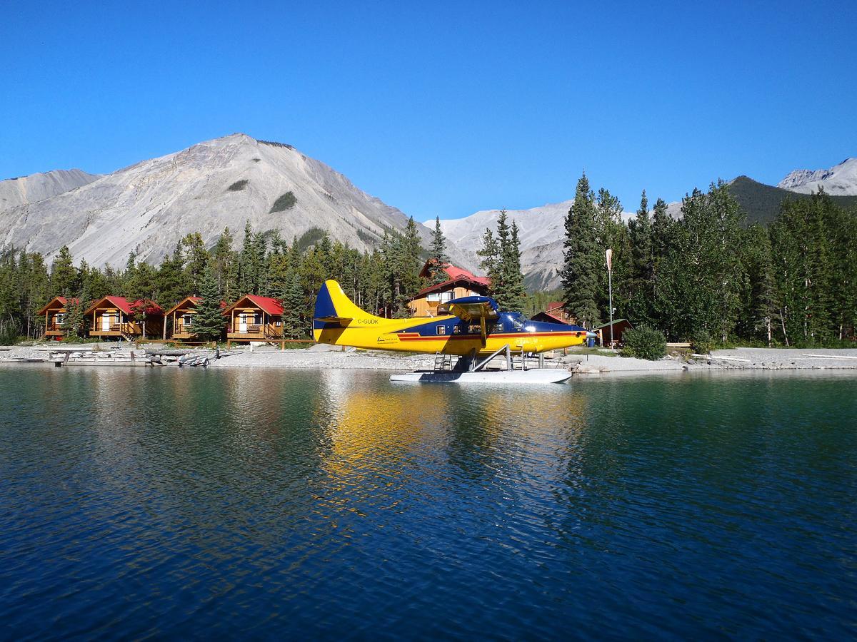 Northern Rockies Lodge Muncho Lake Exterior photo