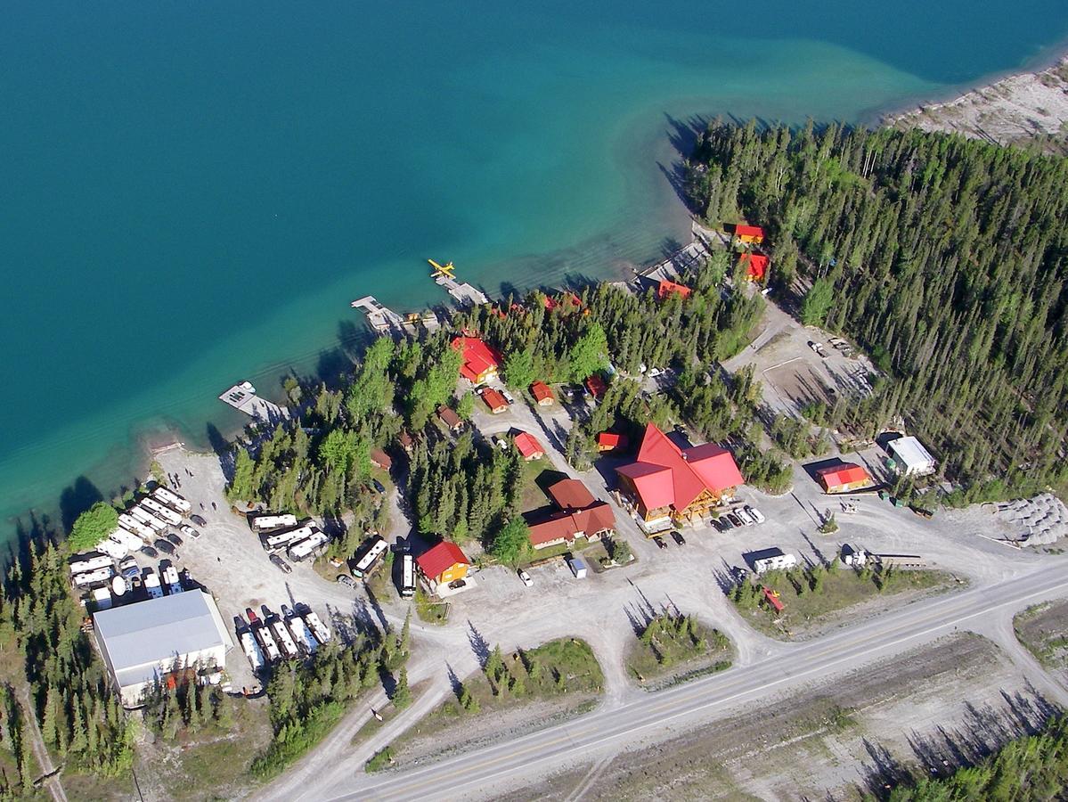 Northern Rockies Lodge Muncho Lake Exterior photo