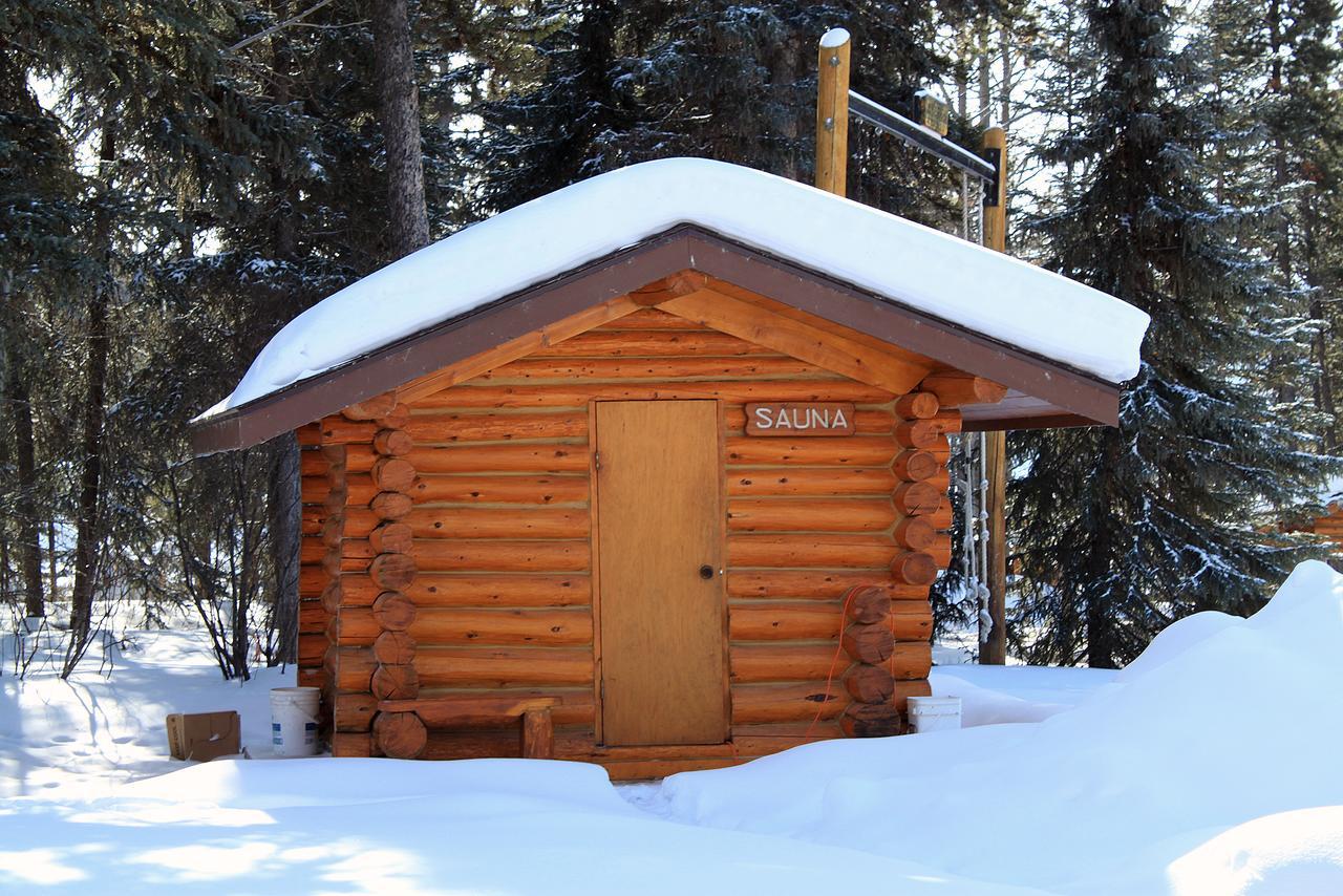 Northern Rockies Lodge Muncho Lake Exterior photo