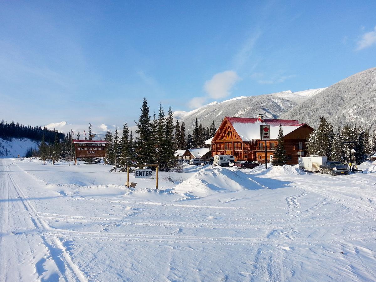 Northern Rockies Lodge Muncho Lake Exterior photo