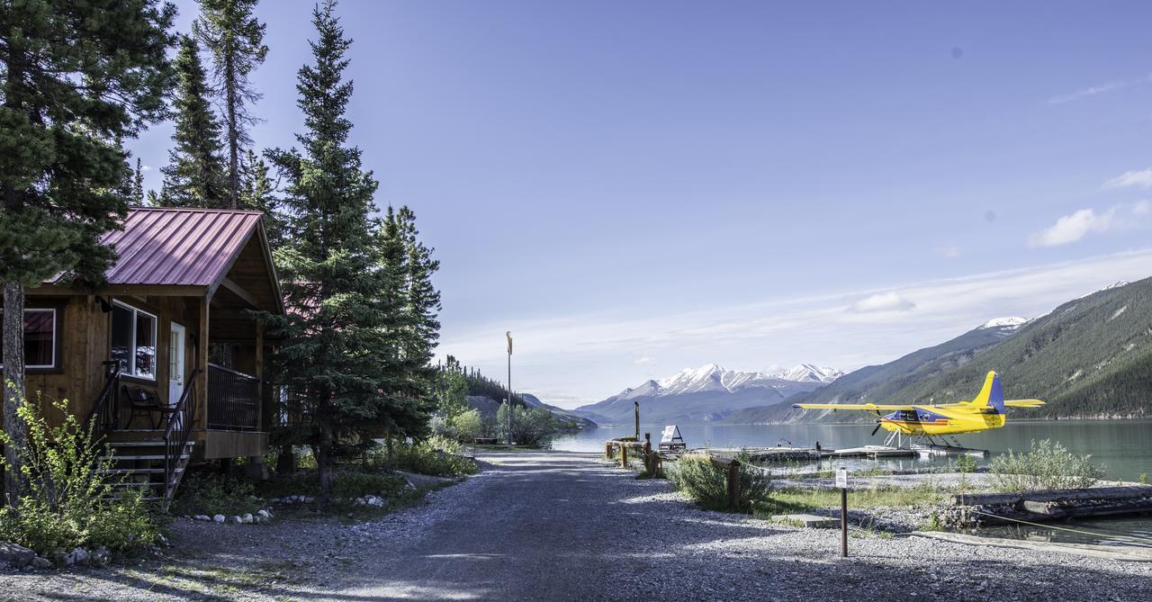 Northern Rockies Lodge Muncho Lake Exterior photo