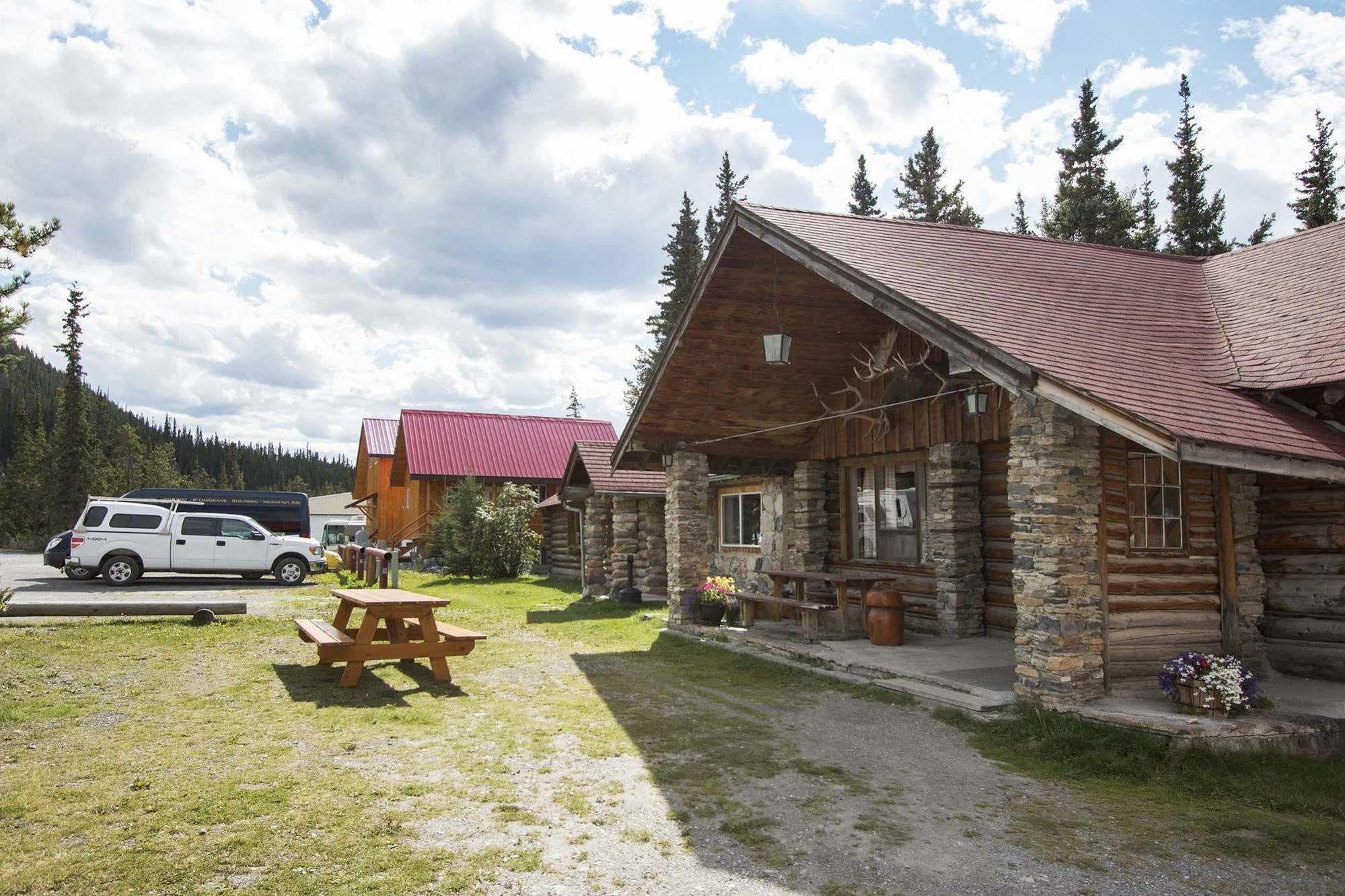 Northern Rockies Lodge Muncho Lake Exterior photo