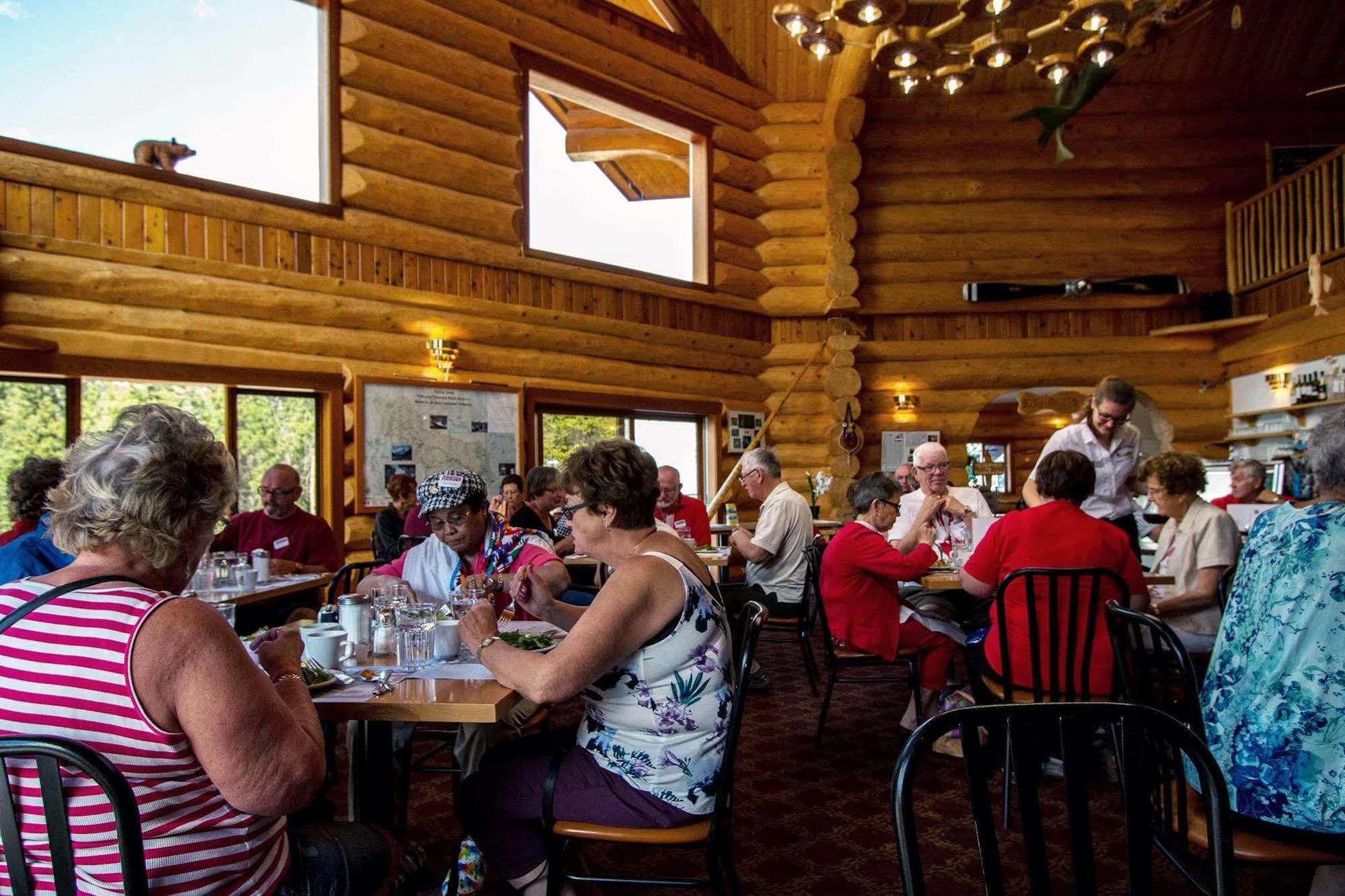 Northern Rockies Lodge Muncho Lake Exterior photo