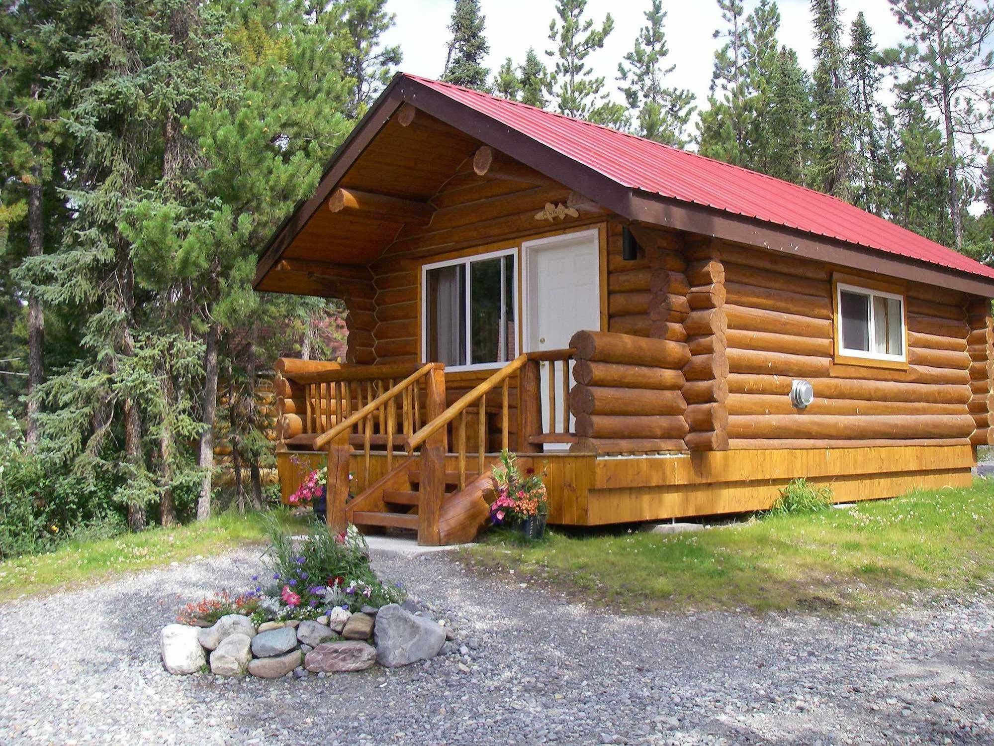 Northern Rockies Lodge Muncho Lake Exterior photo